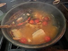 毛辣果酸汤鱼-Ameigo梅果·云贵川bistro(长宁来福士店)