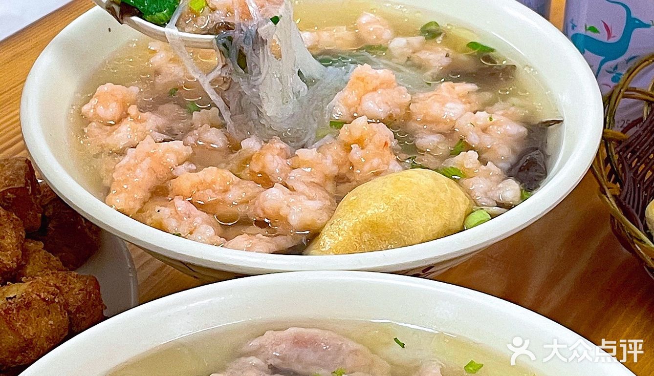 青岛•居民楼下的小店福建肉滑汤