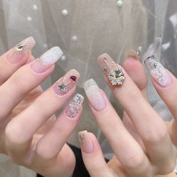 -花岐款式专研健康美甲沙龙