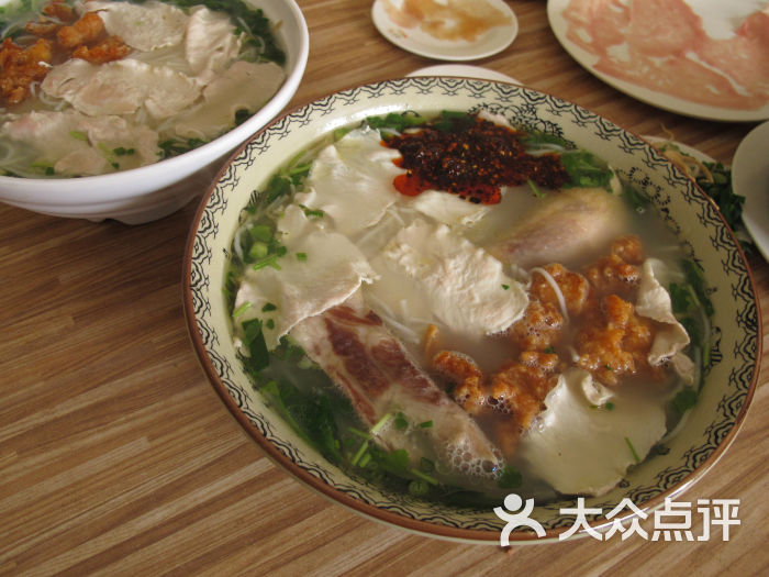 星光蒙自过桥米线汆肉全家福图片 - 第2张