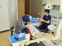 -瑞尔齿科(上海长风大悦城店)