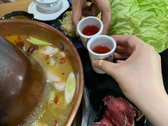 -果松木炭酸菜铜火锅·外婆参鸡汤