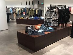 -URBAN REVIVO(高德置地广场·春广场店)