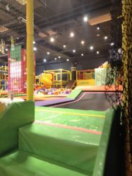 -蹦蹦跳跳(新奥购物中心店)