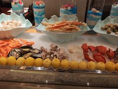 -广州万富希尔顿酒店·感趣自助餐厅·金秋蟹宴生蚝海鲜刺身