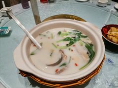 泉水鱼头-泉畔人家·老济南经典鲁菜(大明湖店)