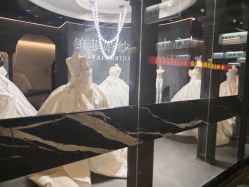 -喜爱高定婚纱摄影