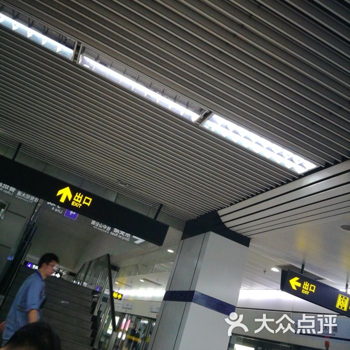 大木桥路地铁站