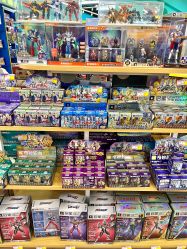 -卡通派潮品玩具折扣仓(青岛新城吾悦广场店)