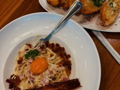 -Chom Cafe and Restaurant