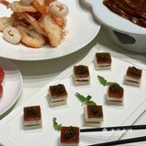 不管别人！我先吃俩碗！
