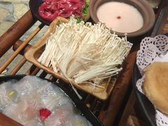 -老牌坊云南鱼豆花火锅(爱建店)