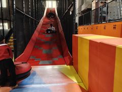 -嗨翻Hi-Fun竞技主题乐园·蹦床亲子生日轰趴(国光1937店)