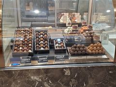 面包甜点陈列柜-Awfully Chocolate(环球港店)