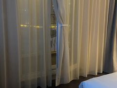 -桔子酒店(上海西藏北路地铁站店)