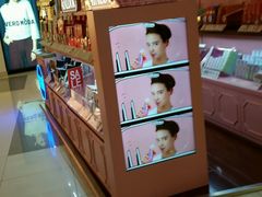 -4iNLOOK美瞳店(中山公园龙之梦店)
