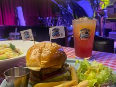 鲨鱼经典汉堡-鲨鱼美式餐厅酒吧Sharky