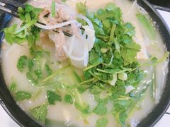 豚骨上汤小锅米线-肥汁米蘭香港米线(长宁来福士店)