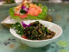 香椿拌黄花-老东镇啤酒屋海鲜加工·蒸汽海鲜·海鲜烧烤(台东店)