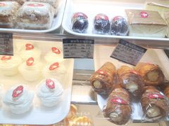 -白玉兰食品甜凤店(合生汇店)