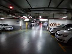 -百联又一城停车场