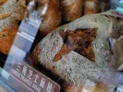 三角芝士包-Juicy Bakery(大学路店)