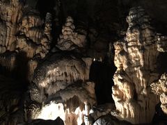 -波斯托伊纳溶洞