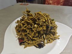 拌木兰芽-闻道食府烙饼卷带鱼(原车耳营店原大觉寺店)