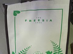 -小苍兰风铃草·礼物蛋糕(沈阳店)