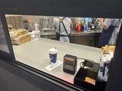 -瑞幸咖啡(岳家嘴地铁站店)