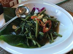 -Chom Cafe and Restaurant