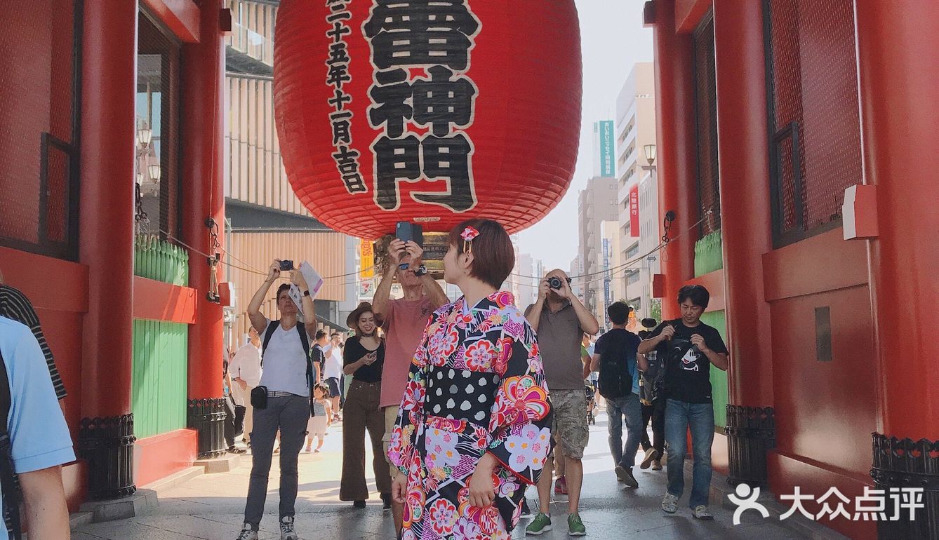 我记得是绑在了边上，然后让它化解
