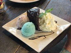 -莓园冰淇淋店
