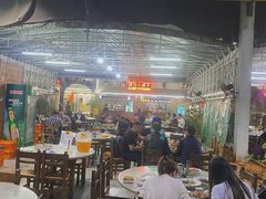 大堂-四川小胡子海鲜(丁村万人海鲜广场店)