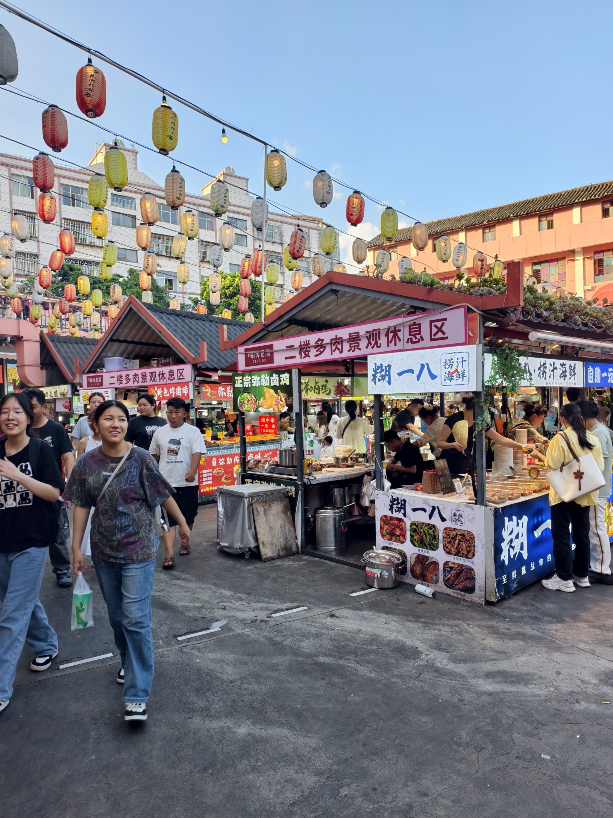 来弥勒必逛的夜市