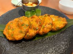 泰式手打虾饼配酸甜梅子酱-simply thai天泰(美罗城店)