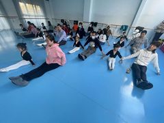 -西安小天鹅艺术团(曲江Alice店)