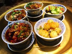 -沪小二炭火蛙锅(淮海中路美食不夜城店)