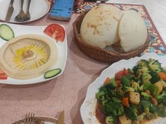 胡慕斯酱配饼-BRBR叙利亚餐厅(总店)