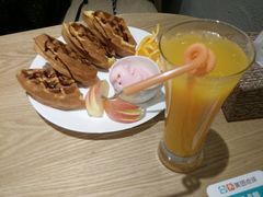 -藏猫猫咖啡主题馆(中央大道店)