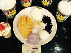 -莓园冰淇淋店