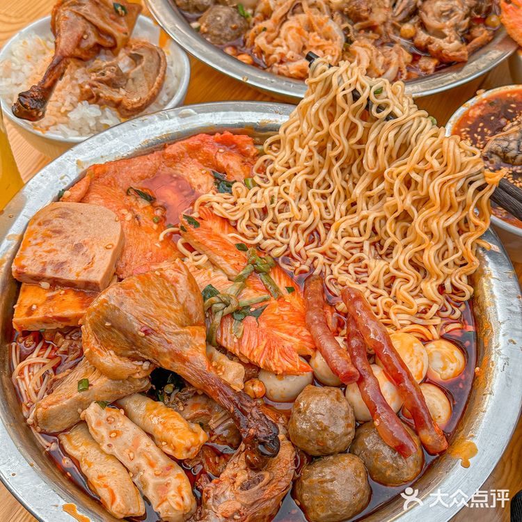 官亭路这个小巷子里藏着一家做冒菜的小店