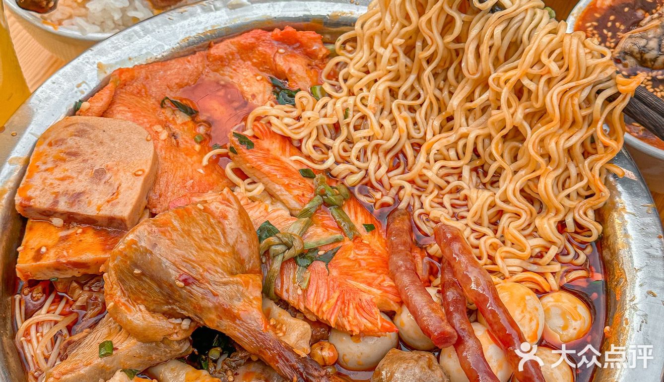 官亭路这个小巷子里藏着一家做冒菜的小店