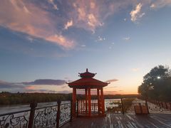 -布尔津河堤夜市