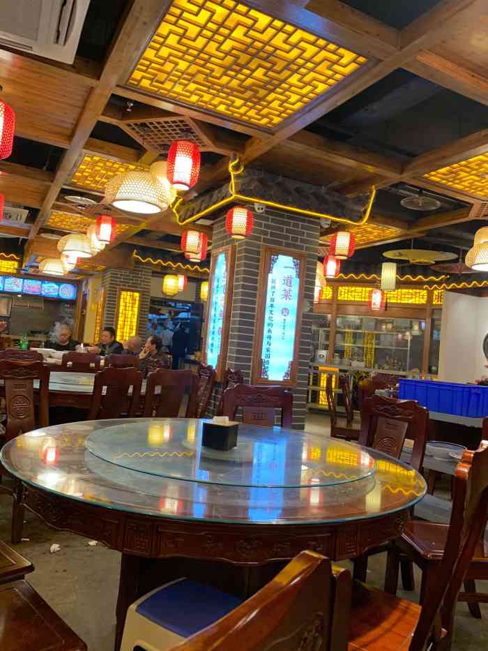 徐鼎盛民间菜(龙兴店[薄荷]环境:装修很好,地方大.