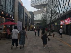 -杭州滨江宝龙城