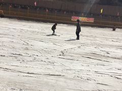 -采薇庄园四季滑雪场