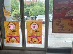-麦当劳(杨林得来速店)