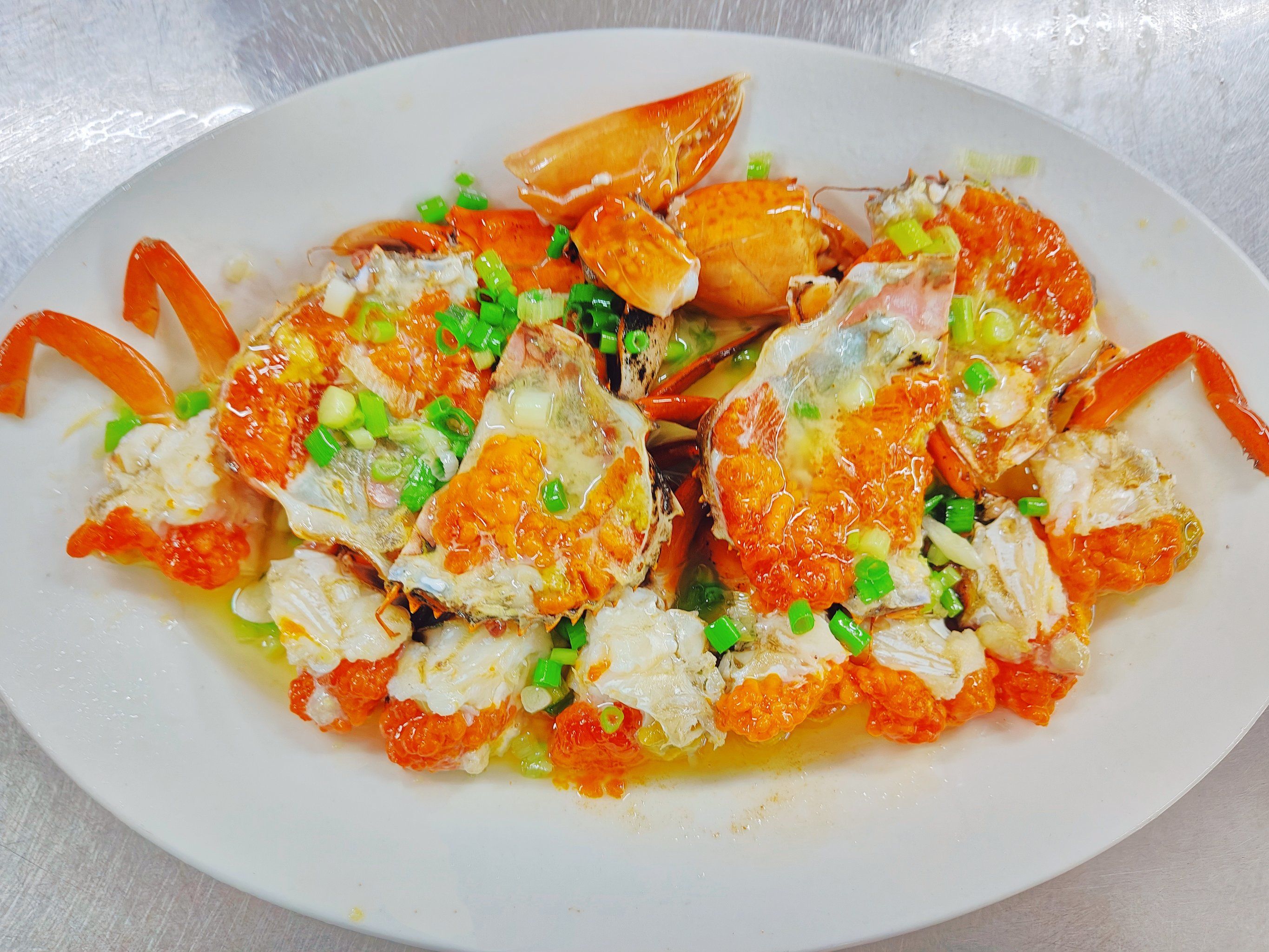 清蒸膏蟹,
算是比较名贵有排面的一道菜,
大海野生的口感特别美味