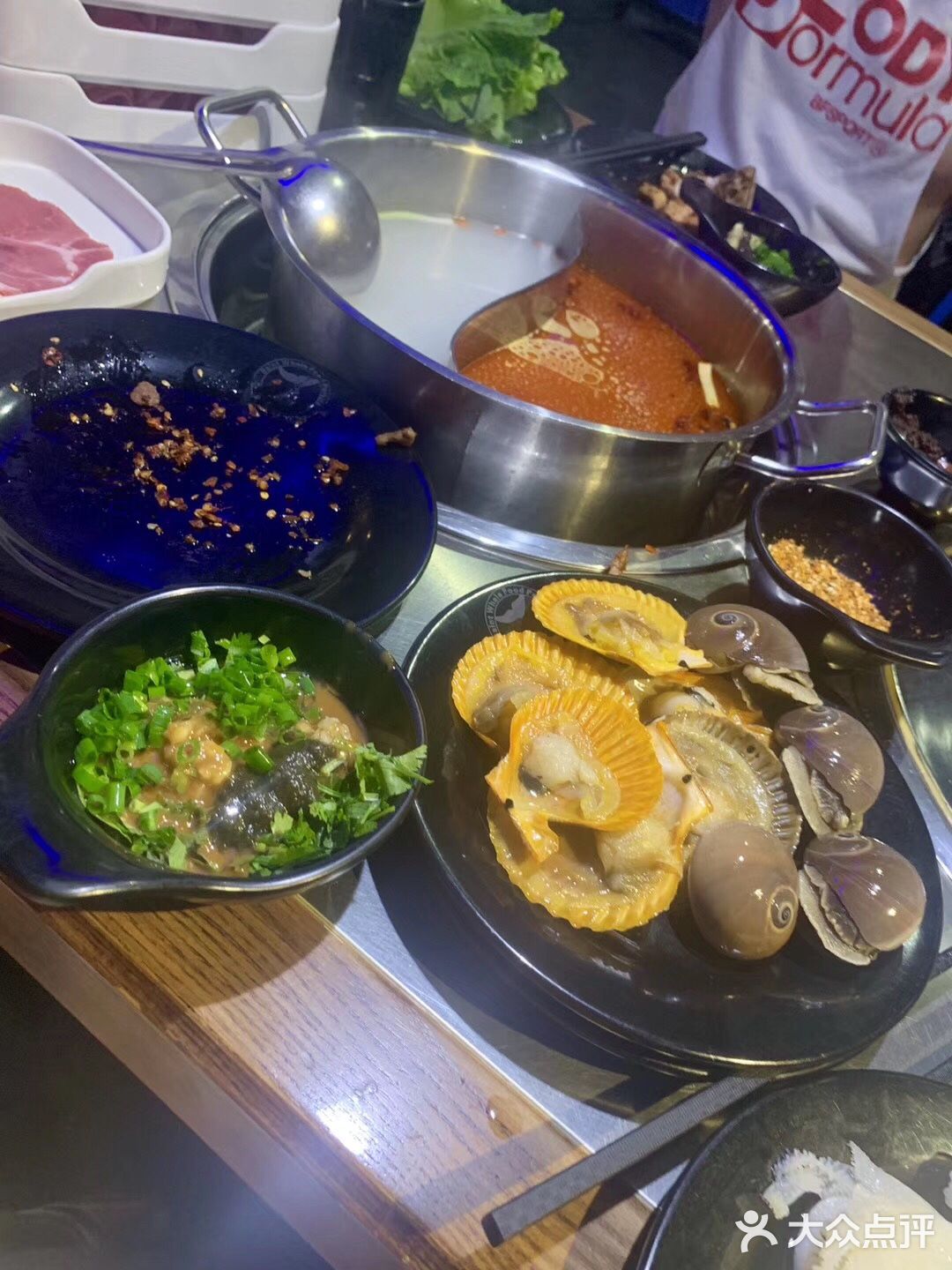 火锅加烧烤加自助餐加鸡尾酒